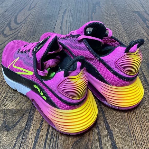 Nike Air Max 2090 Metallic Gold DC2191-001 Release Date | SneakerNews.com